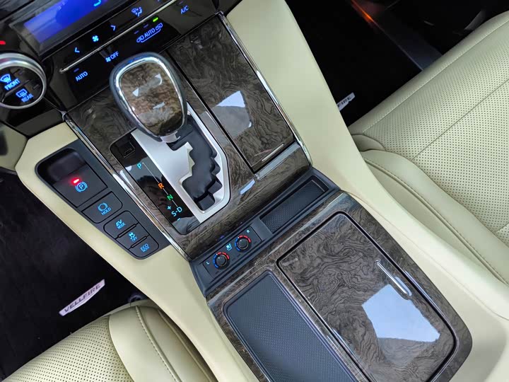 Фото 9 - Toyota Vellfire