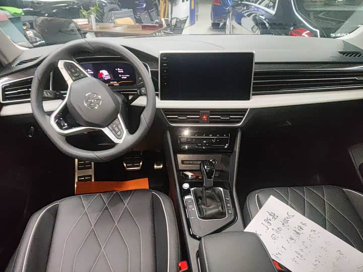 Фото 4 - Volkswagen Tiguan L Pro