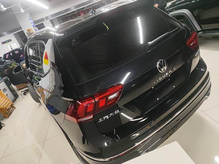 Фото 8 - Volkswagen Tiguan L Pro