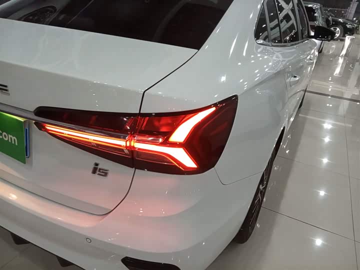 Фото 8 - Roewe i5