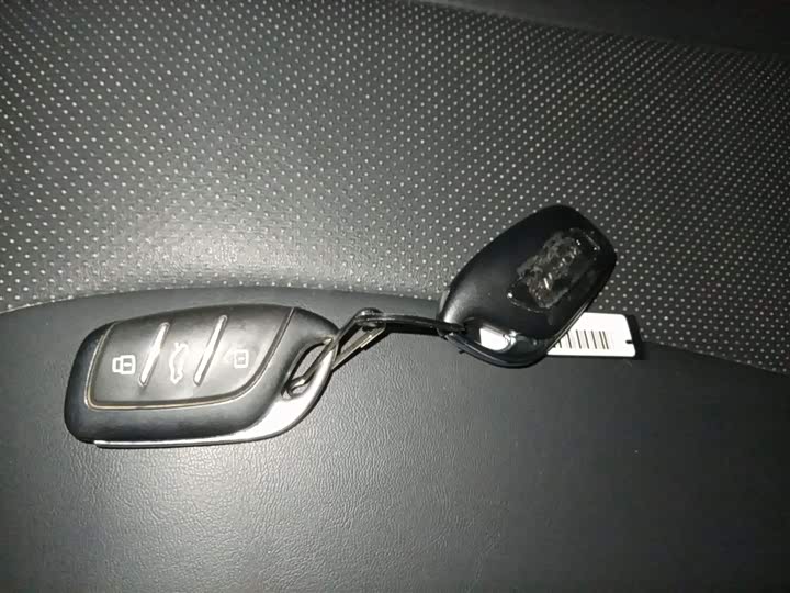 Фото 9 - Roewe i5