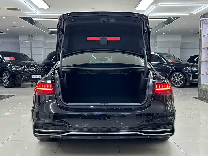 Фото 7 - Audi A7L