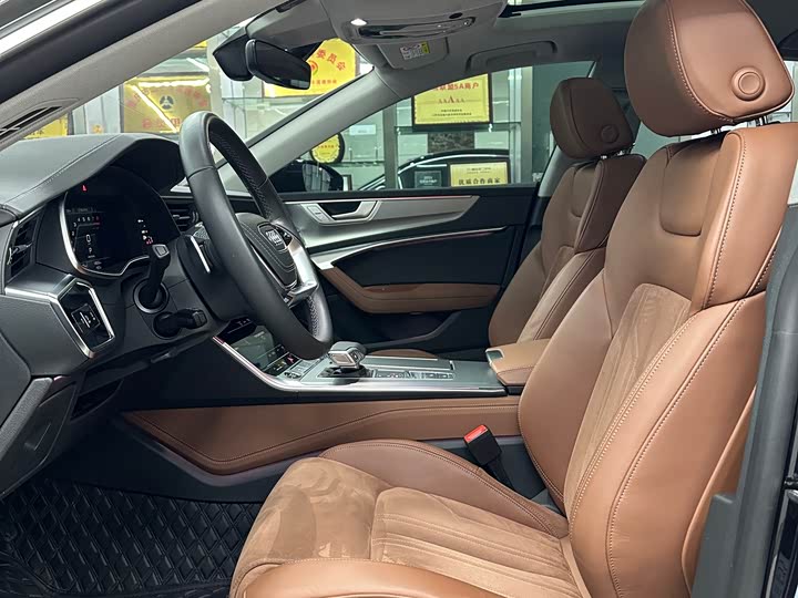 Фото 8 - Audi A7L