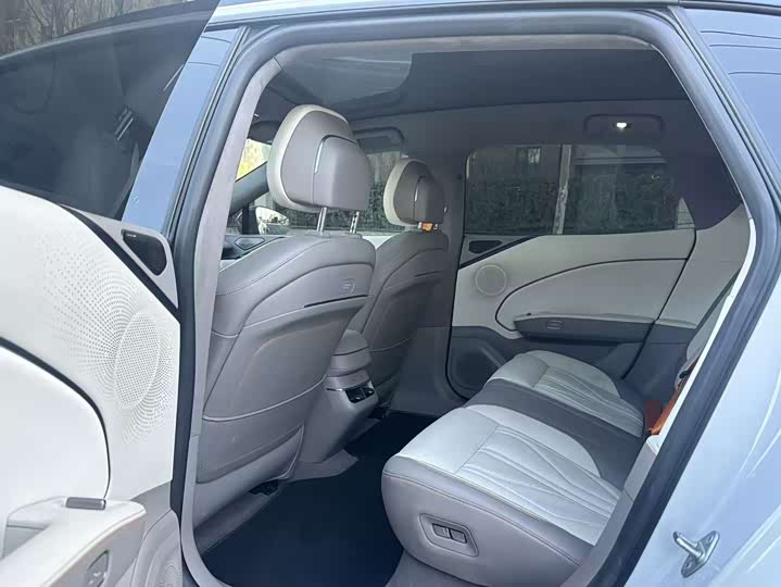 Фото 6 - Zeekr 007 GT