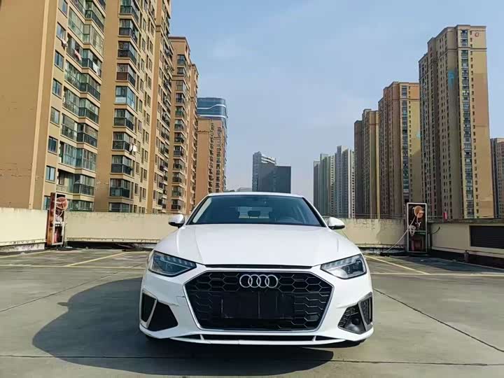 Фото 2 - Audi A4L