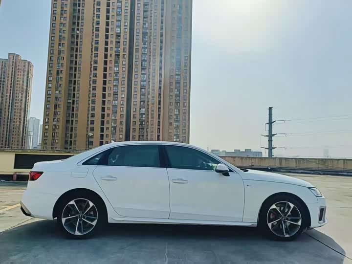 Фото 3 - Audi A4L