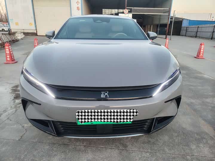 Фото 2 - BYD Han