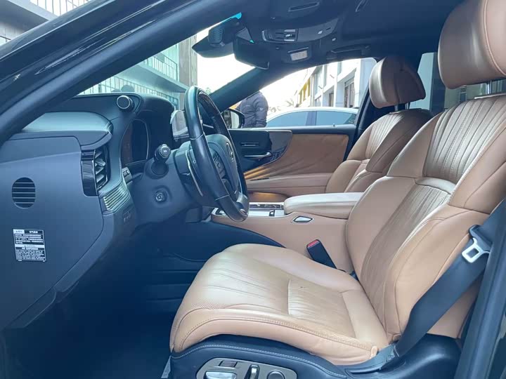 Фото 4 - Lexus LS