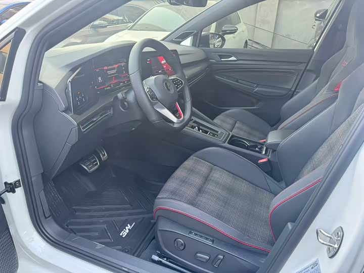 Фото 6 - Volkswagen Golf GTI