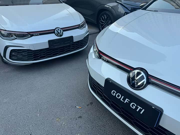 Фото 7 - Volkswagen Golf GTI
