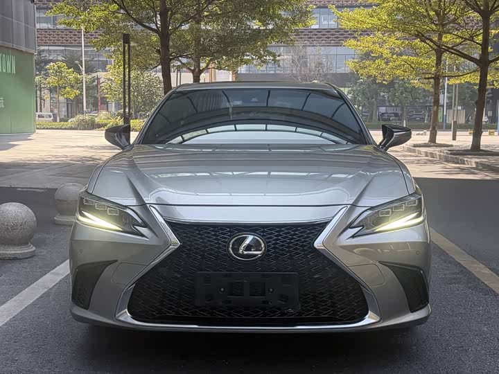 Фото 2 - Lexus ES