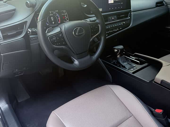 Фото 5 - Lexus ES