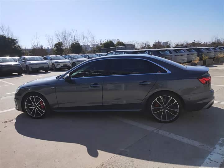 Фото 5 - Audi A4L