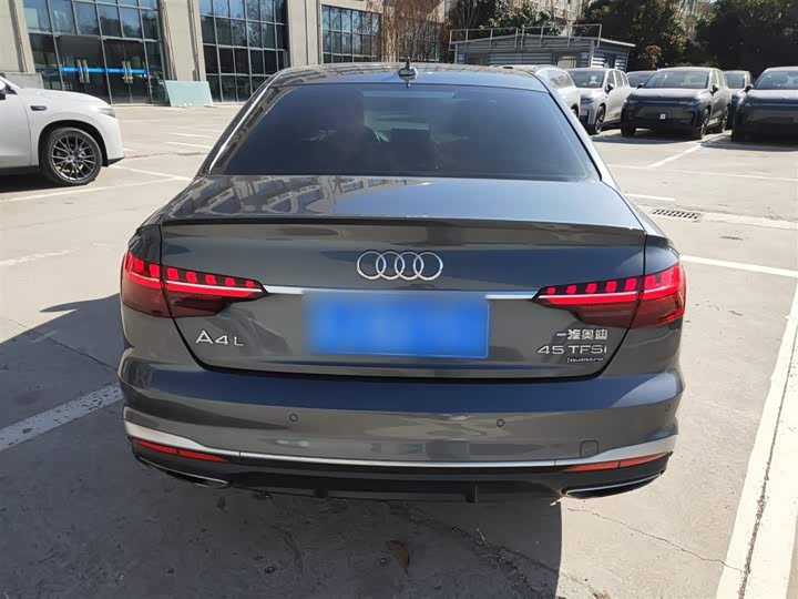 Фото 6 - Audi A4L