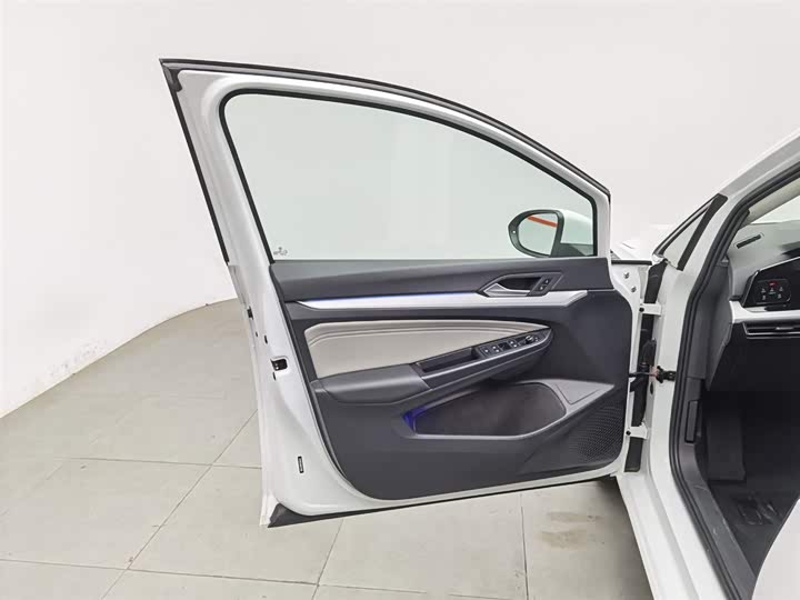 Фото 8 - Volkswagen Golf