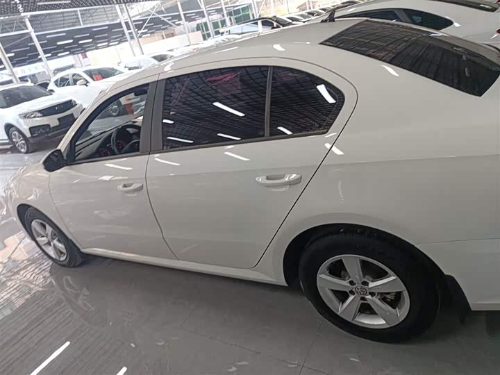 Фото 5 - Volkswagen Lavida