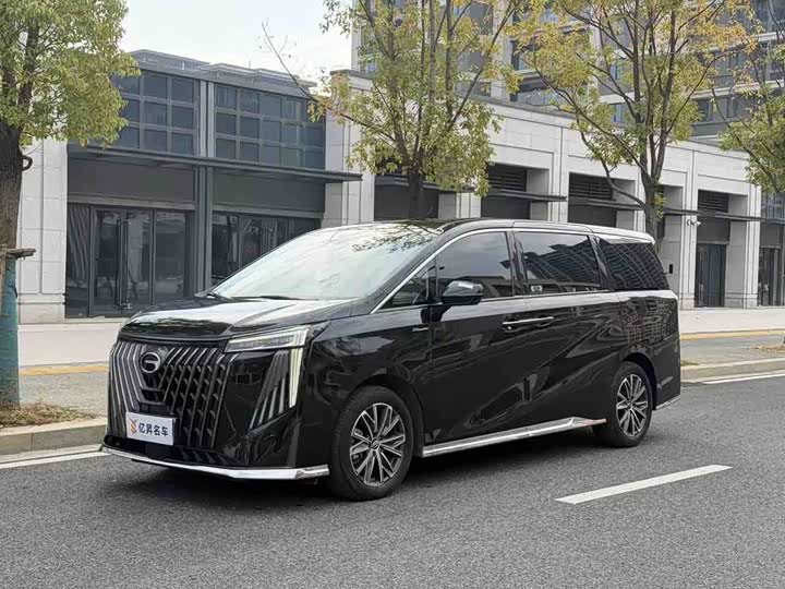 Фото 1 - GAC Trumpchi M8