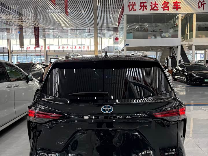 Фото 2 - Toyota Sienna