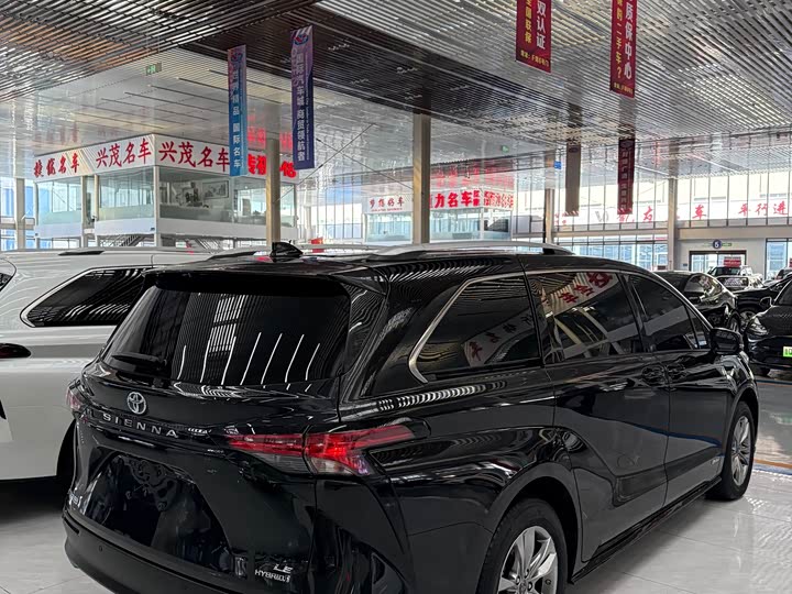Фото 3 - Toyota Sienna