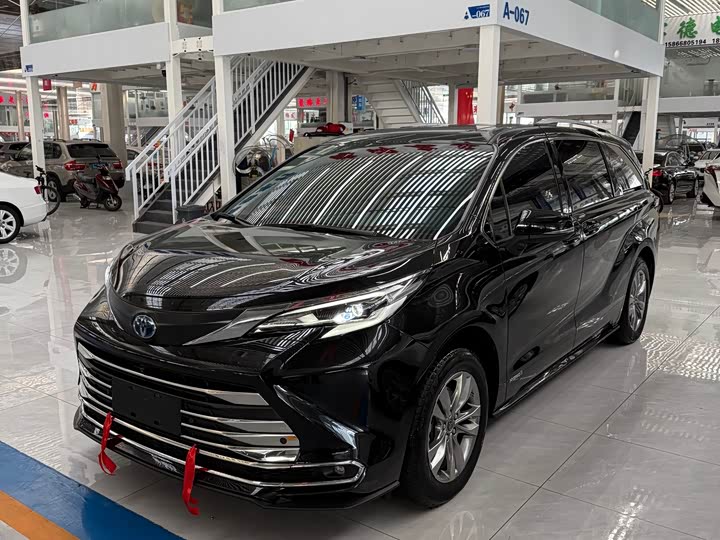 Фото 4 - Toyota Sienna