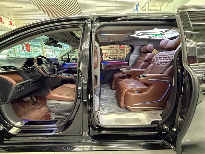 Фото 8 - Toyota Sienna