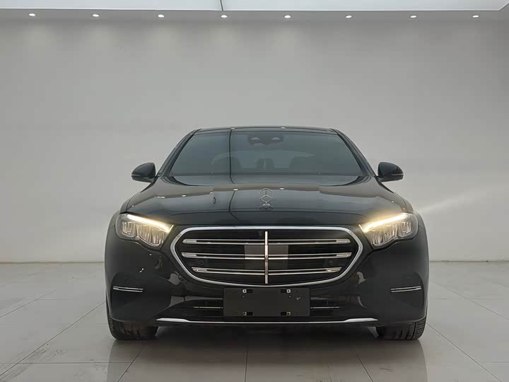 Фото 2 - Mercedes-Benz E-Class