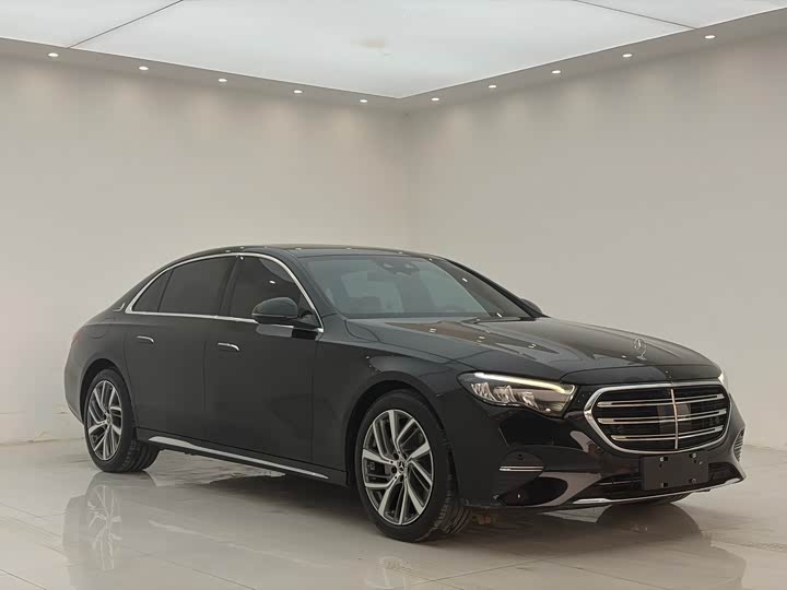 Фото 3 - Mercedes-Benz E-Class