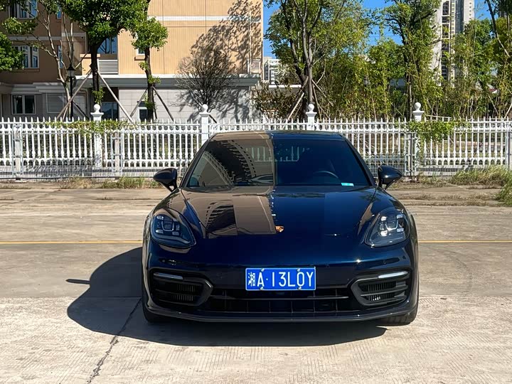 Фото 2 - Porsche Panamera