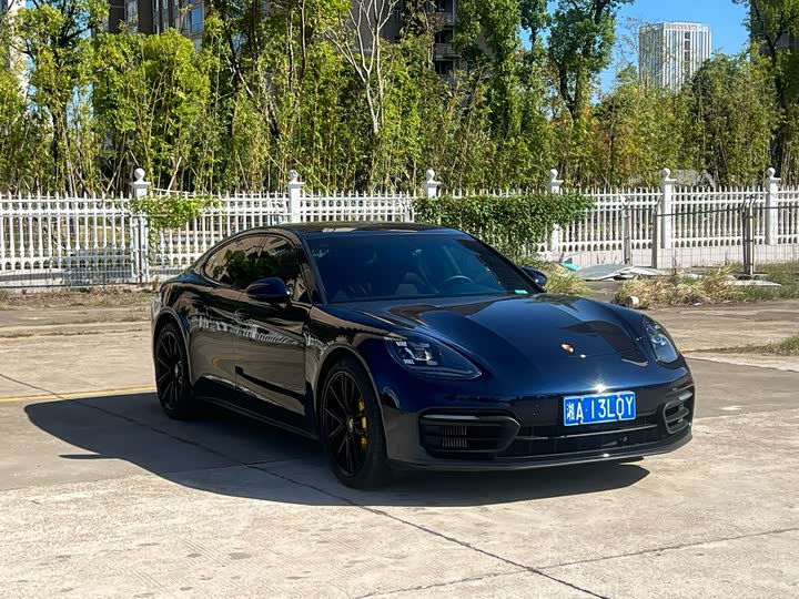 Фото 3 - Porsche Panamera