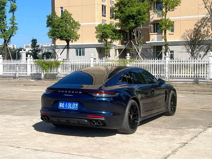 Фото 5 - Porsche Panamera