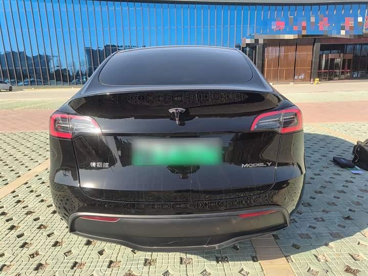 Фото 6 - Tesla Model Y