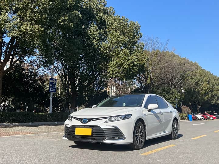 Фото 1 - Toyota Camry