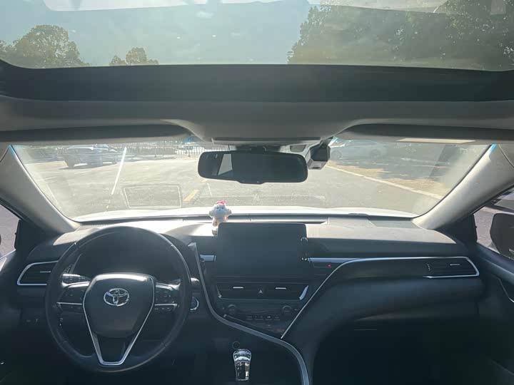 Фото 4 - Toyota Camry