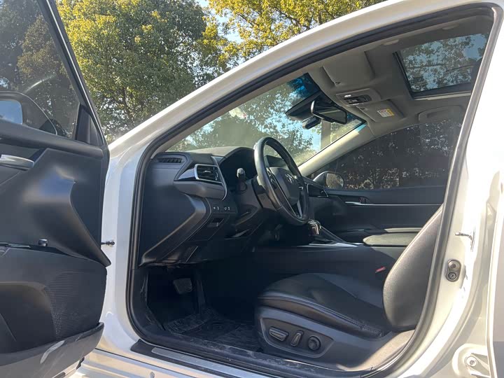 Фото 5 - Toyota Camry