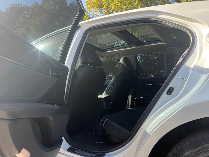 Фото 6 - Toyota Camry