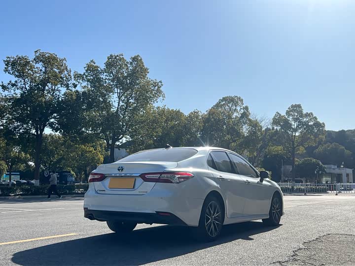 Фото 7 - Toyota Camry