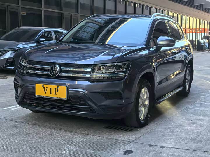 Фото 1 - Volkswagen Tharu