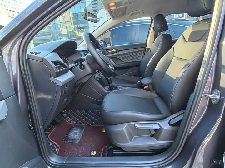 Фото 6 - Volkswagen Tharu