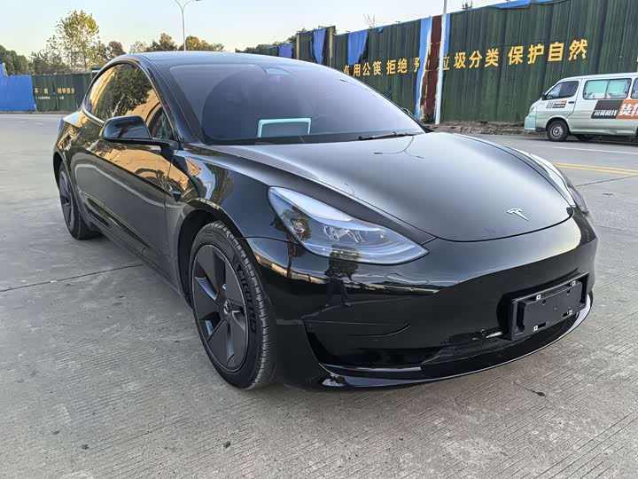 Фото 3 - Tesla Model 3
