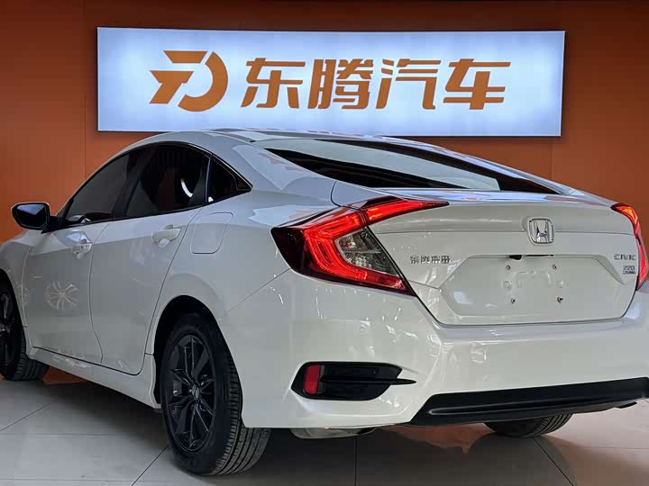 Фото 8 - Honda Civic