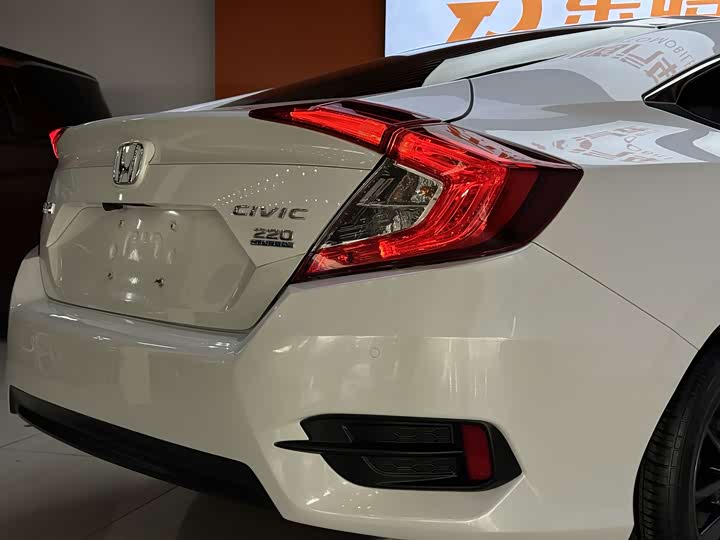 Фото 9 - Honda Civic