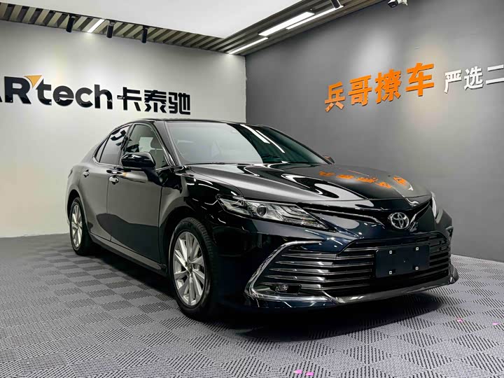 Фото 3 - Toyota Camry