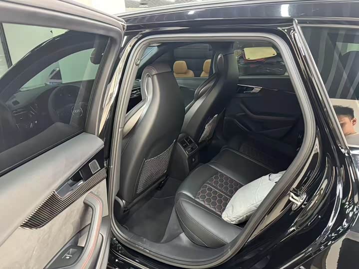 Фото 3 - Audi RS 4