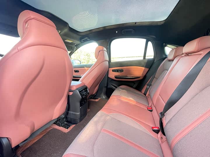 Фото 9 - Nio EC6