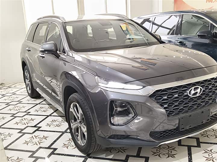 Фото 4 - Hyundai Santa Fe