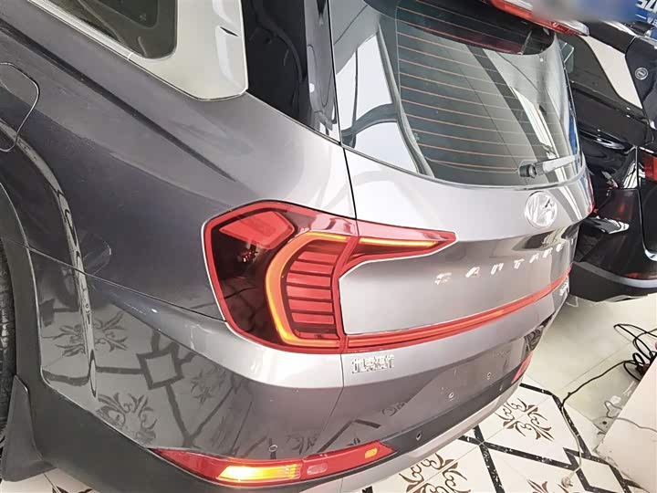 Фото 6 - Hyundai Santa Fe