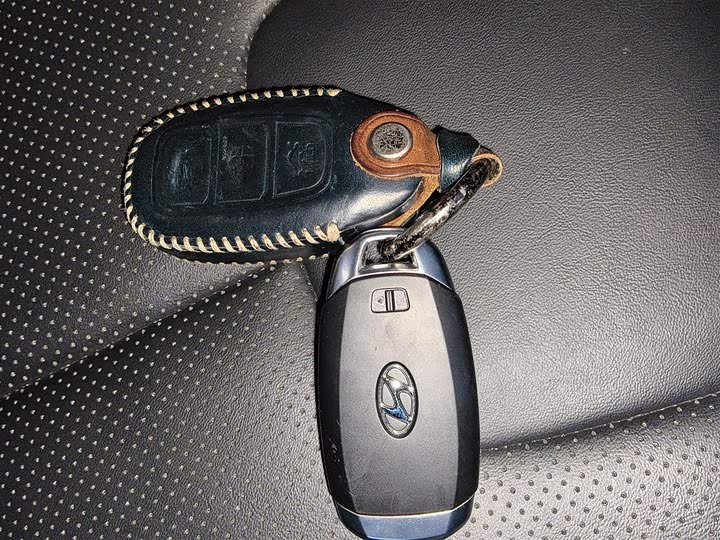 Фото 9 - Hyundai Santa Fe