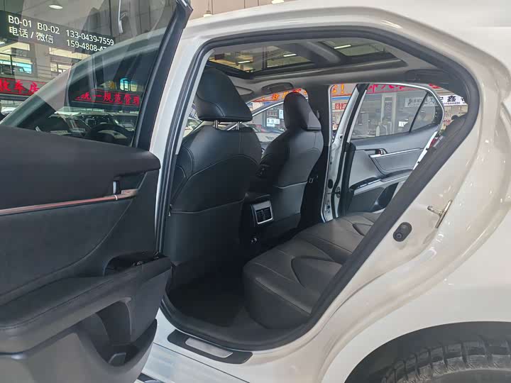 Фото 5 - Toyota Camry