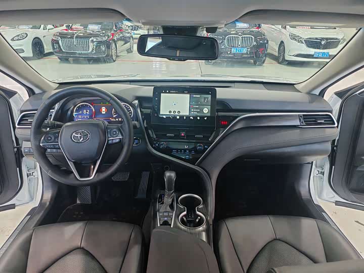 Фото 6 - Toyota Camry