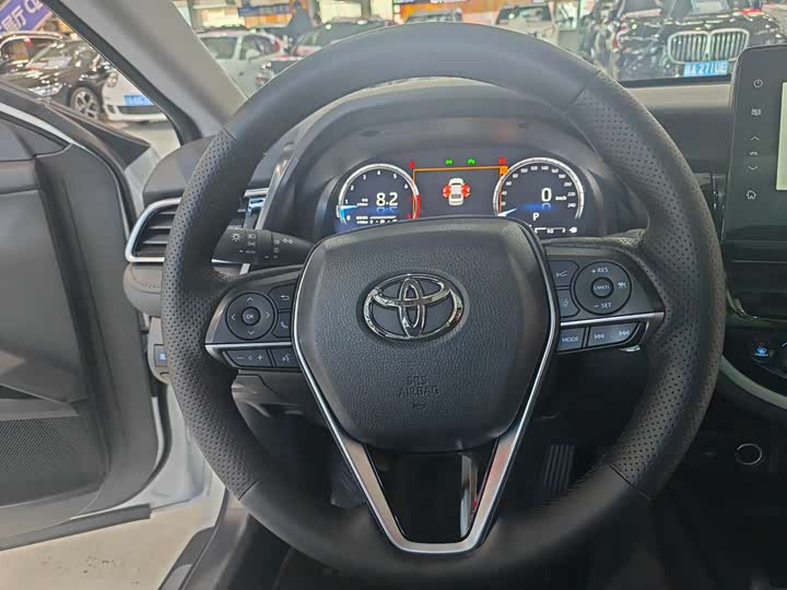 Фото 7 - Toyota Camry